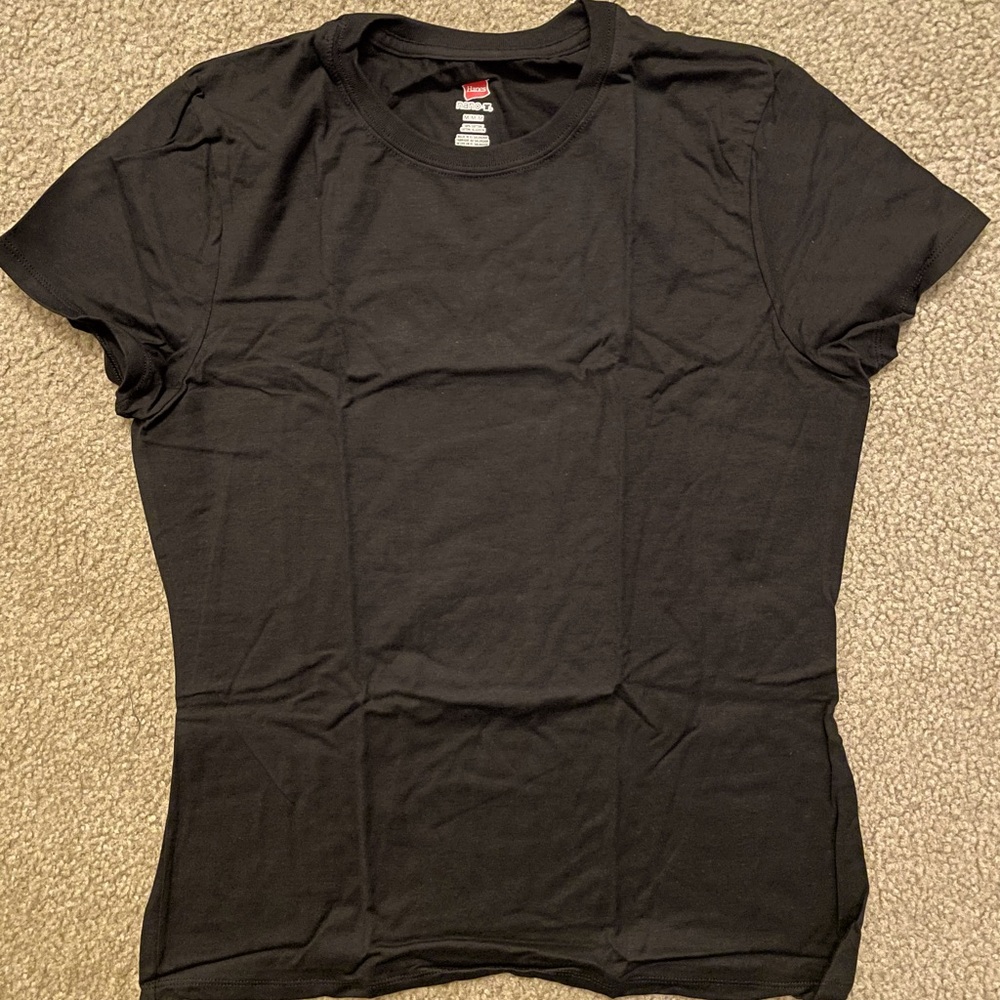 New Hanes Women’s Nano T. Size Medium.